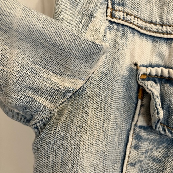 kut from the kloth • Amelia light wash distressed denim jacket m - Picture 4 of 6